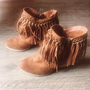 Women’s size 8 Fringe Bootie